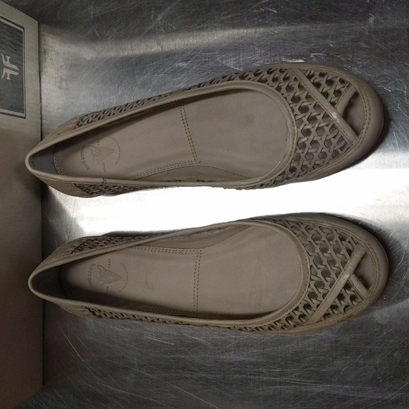 Frye - Emma Woven Peep Toe (off white) - Picture 2 of 5